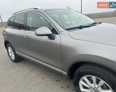 Серый Фольксваген Туарег, объемом двигателя 3.6 л и пробегом 303 тыс. км за 15800 $, фото 3 на Automoto.ua