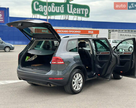 Серый Фольксваген Туарег, объемом двигателя 0 л и пробегом 211 тыс. км за 21450 $, фото 30 на Automoto.ua