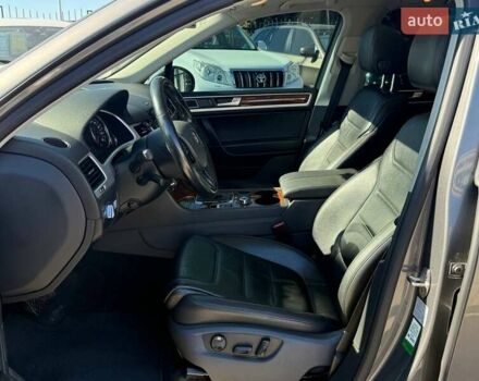 Фольксваген Туарег 2013 в Киеве на Automoto.ua Серый Фольксваген Туарег, объемом двигателя 2.97 л и пробегом 180 тыс. км за 19900 $, фото 10 на Automoto.ua