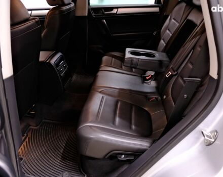 Серый Фольксваген Туарег, объемом двигателя 3 л и пробегом 219 тыс. км за 17900 $, фото 7 на Automoto.ua