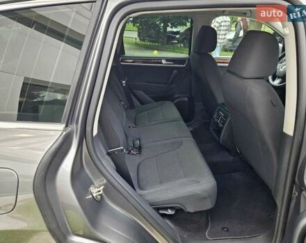 Сірий Фольксваген Туарег, об'ємом двигуна 2.97 л та пробігом 263 тис. км за 18790 $, фото 24 на Automoto.ua