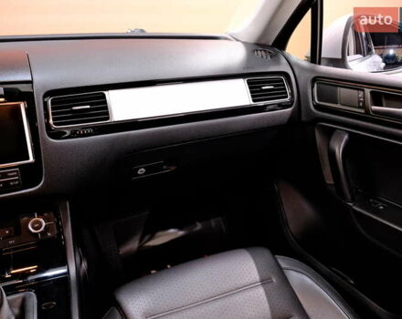 Серый Фольксваген Туарег, объемом двигателя 3 л и пробегом 219 тыс. км за 17900 $, фото 46 на Automoto.ua