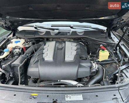 Серый Фольксваген Туарег, объемом двигателя 2.97 л и пробегом 223 тыс. км за 16500 $, фото 7 на Automoto.ua