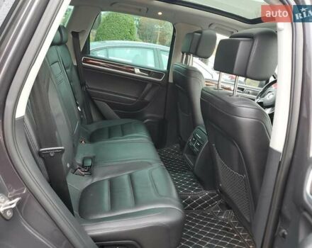 Серый Фольксваген Туарег, объемом двигателя 3 л и пробегом 251 тыс. км за 2400 $, фото 10 на Automoto.ua