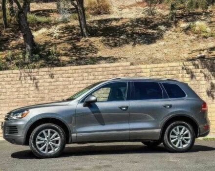 Сірий Фольксваген Туарег, об'ємом двигуна 3 л та пробігом 130 тис. км за 9900 $, фото 4 на Automoto.ua