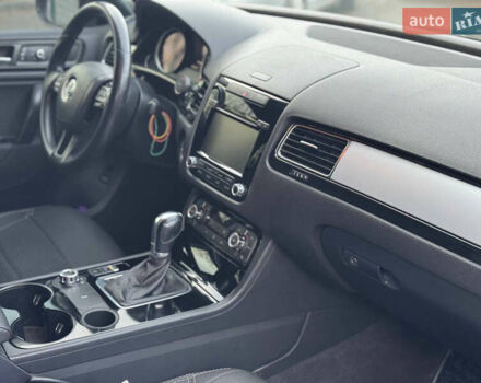 Сірий Фольксваген Туарег, об'ємом двигуна 3 л та пробігом 229 тис. км за 18100 $, фото 20 на Automoto.ua