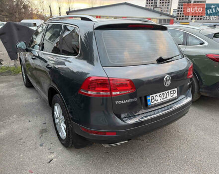 Серый Фольксваген Туарег, объемом двигателя 2.97 л и пробегом 223 тыс. км за 16500 $, фото 6 на Automoto.ua