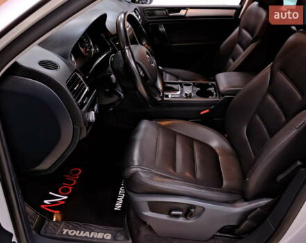 Серый Фольксваген Туарег, объемом двигателя 3 л и пробегом 219 тыс. км за 17900 $, фото 29 на Automoto.ua