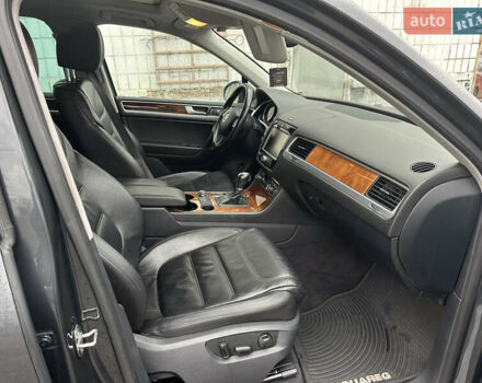 Серый Фольксваген Туарег, объемом двигателя 3 л и пробегом 222 тыс. км за 16500 $, фото 8 на Automoto.ua