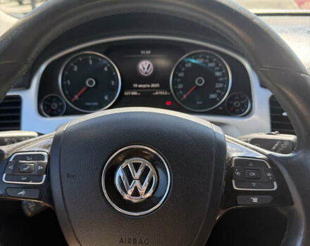 Серый Фольксваген Туарег, объемом двигателя 2.97 л и пробегом 330 тыс. км за 16500 $, фото 11 на Automoto.ua