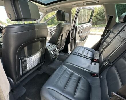 Серый Фольксваген Туарег, объемом двигателя 3 л и пробегом 262 тыс. км за 22000 $, фото 7 на Automoto.ua