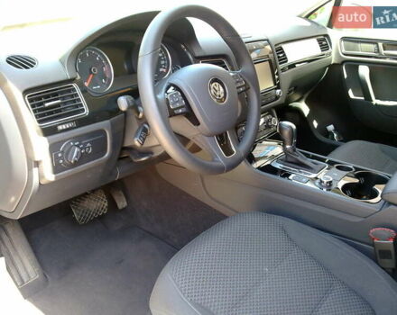 Сірий Фольксваген Туарег, об'ємом двигуна 3 л та пробігом 84 тис. км за 28331 $, фото 12 на Automoto.ua