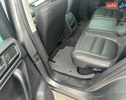 Серый Фольксваген Туарег, объемом двигателя 3.6 л и пробегом 303 тыс. км за 15800 $, фото 9 на Automoto.ua