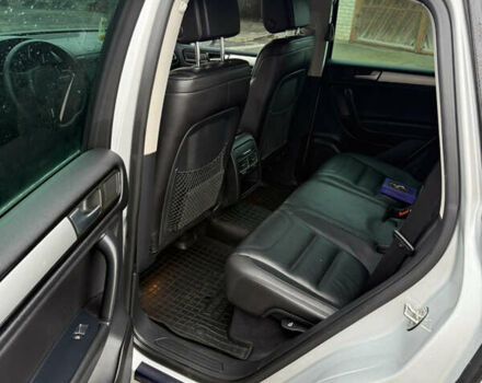 Серый Фольксваген Туарег, объемом двигателя 2.97 л и пробегом 301 тыс. км за 22000 $, фото 11 на Automoto.ua