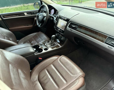 Серый Фольксваген Туарег, объемом двигателя 2.97 л и пробегом 261 тыс. км за 18000 $, фото 22 на Automoto.ua