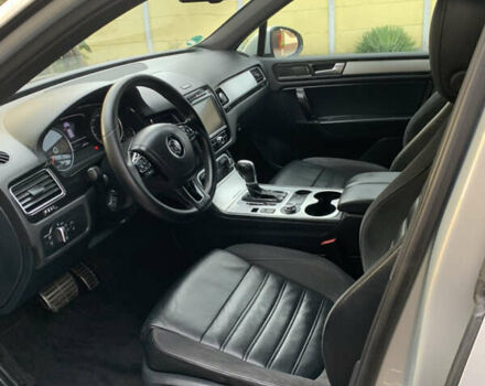 Серый Фольксваген Туарег, объемом двигателя 2.97 л и пробегом 300 тыс. км за 17200 $, фото 8 на Automoto.ua