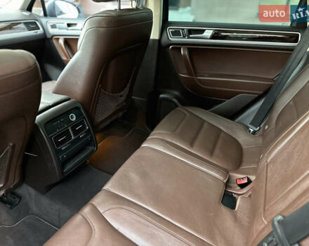 Серый Фольксваген Туарег, объемом двигателя 2.97 л и пробегом 261 тыс. км за 18000 $, фото 26 на Automoto.ua