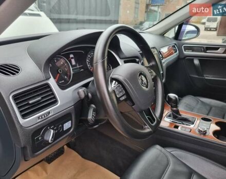 Фольксваген Туарег 2013 в Ровно на Automoto.ua Серый Фольксваген Туарег, объемом двигателя 3 л и пробегом 311 тыс. км за 20999 $, фото 54 на Automoto.ua