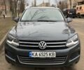 Серый Фольксваген Туарег, объемом двигателя 3 л и пробегом 263 тыс. км за 17000 $, фото 1 на Automoto.ua