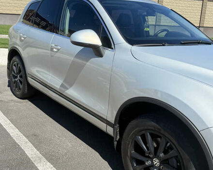 Серый Фольксваген Туарег, объемом двигателя 2.97 л и пробегом 330 тыс. км за 16500 $, фото 1 на Automoto.ua