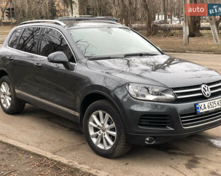 Серый Фольксваген Туарег, объемом двигателя 2.97 л и пробегом 265 тыс. км за 17000 $, фото 1 на Automoto.ua