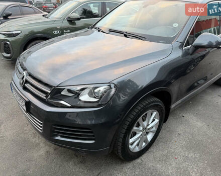 Серый Фольксваген Туарег, объемом двигателя 2.97 л и пробегом 223 тыс. км за 16500 $, фото 2 на Automoto.ua