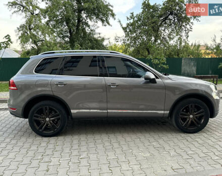 Серый Фольксваген Туарег, объемом двигателя 2.97 л и пробегом 261 тыс. км за 18000 $, фото 12 на Automoto.ua