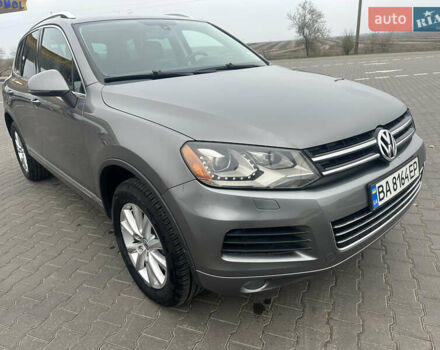 Серый Фольксваген Туарег, объемом двигателя 3.6 л и пробегом 303 тыс. км за 15800 $, фото 2 на Automoto.ua
