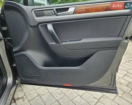 Сірий Фольксваген Туарег, об'ємом двигуна 2.97 л та пробігом 263 тис. км за 18790 $, фото 26 на Automoto.ua