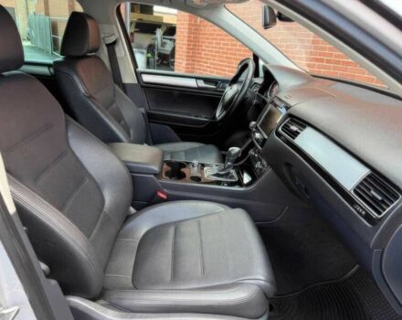 Серый Фольксваген Туарег, объемом двигателя 3.6 л и пробегом 86 тыс. км за 13000 $, фото 10 на Automoto.ua