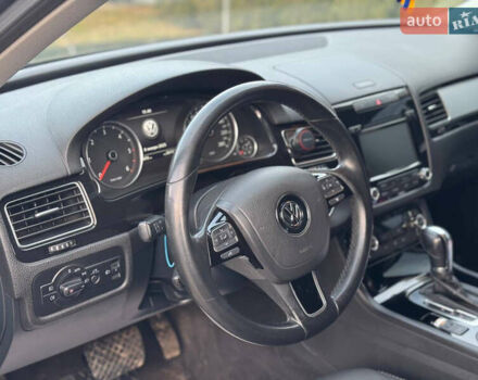 Сірий Фольксваген Туарег, об'ємом двигуна 3 л та пробігом 229 тис. км за 18100 $, фото 12 на Automoto.ua