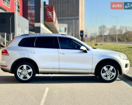 Серый Фольксваген Туарег, объемом двигателя 3 л и пробегом 222 тыс. км за 20800 $, фото 3 на Automoto.ua