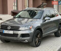 Серый Фольксваген Туарег, объемом двигателя 2.97 л и пробегом 261 тыс. км за 18000 $, фото 2 на Automoto.ua