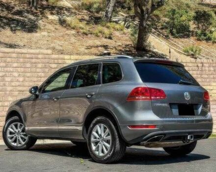 Сірий Фольксваген Туарег, об'ємом двигуна 3 л та пробігом 130 тис. км за 9900 $, фото 5 на Automoto.ua