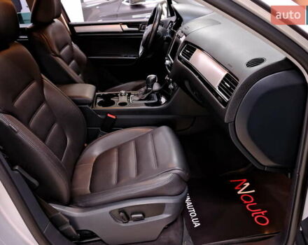 Серый Фольксваген Туарег, объемом двигателя 3 л и пробегом 219 тыс. км за 17900 $, фото 41 на Automoto.ua