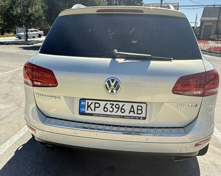 Серый Фольксваген Туарег, объемом двигателя 2.97 л и пробегом 330 тыс. км за 16500 $, фото 4 на Automoto.ua