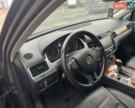 Серый Фольксваген Туарег, объемом двигателя 3 л и пробегом 222 тыс. км за 16500 $, фото 14 на Automoto.ua