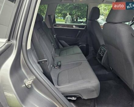 Сірий Фольксваген Туарег, об'ємом двигуна 2.97 л та пробігом 263 тис. км за 18790 $, фото 25 на Automoto.ua