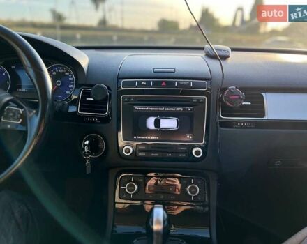 Серый Фольксваген Туарег, объемом двигателя 2.97 л и пробегом 274 тыс. км за 20500 $, фото 19 на Automoto.ua