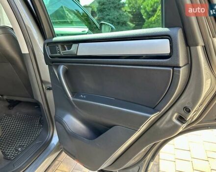 Серый Фольксваген Туарег, объемом двигателя 3 л и пробегом 228 тыс. км за 19999 $, фото 23 на Automoto.ua