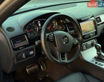 Серый Фольксваген Туарег, объемом двигателя 3 л и пробегом 250 тыс. км за 20500 $, фото 40 на Automoto.ua