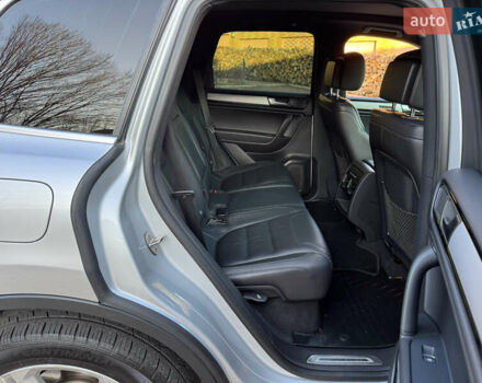 Серый Фольксваген Туарег, объемом двигателя 3 л и пробегом 250 тыс. км за 20500 $, фото 62 на Automoto.ua