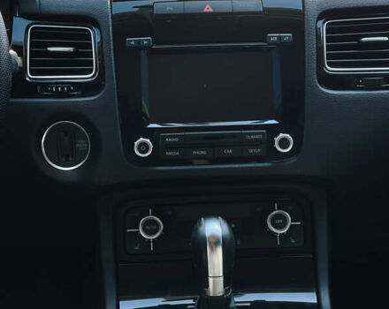 Сірий Фольксваген Туарег, об'ємом двигуна 3 л та пробігом 225 тис. км за 18500 $, фото 10 на Automoto.ua