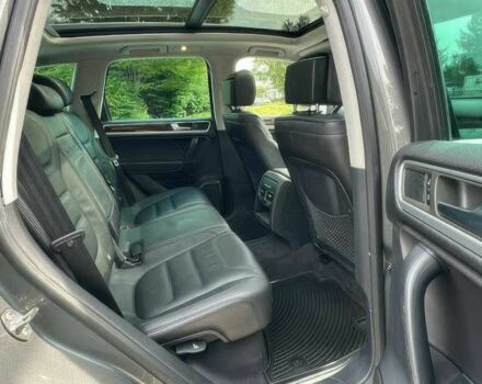 Серый Фольксваген Туарег, объемом двигателя 3.6 л и пробегом 83 тыс. км за 10000 $, фото 11 на Automoto.ua