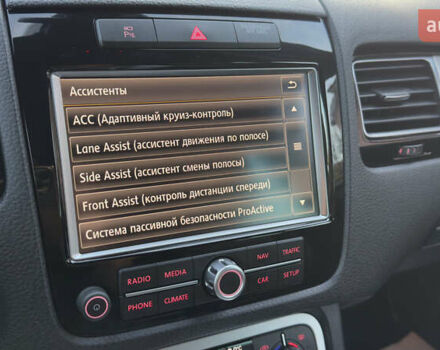 Сірий Фольксваген Туарег, об'ємом двигуна 2.97 л та пробігом 223 тис. км за 24600 $, фото 140 на Automoto.ua