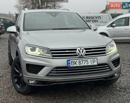 Сірий Фольксваген Туарег, об'ємом двигуна 3 л та пробігом 190 тис. км за 23800 $, фото 28 на Automoto.ua