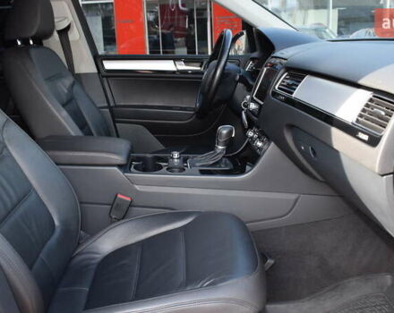 Сірий Фольксваген Туарег, об'ємом двигуна 2.97 л та пробігом 338 тис. км за 18900 $, фото 5 на Automoto.ua