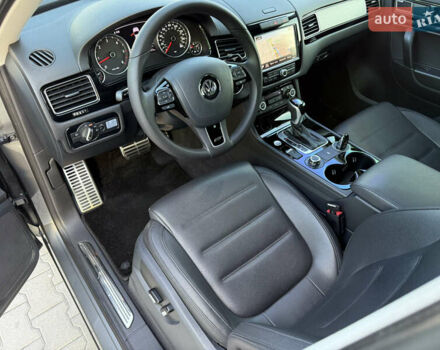 Сірий Фольксваген Туарег, об'ємом двигуна 2.97 л та пробігом 280 тис. км за 23000 $, фото 5 на Automoto.ua