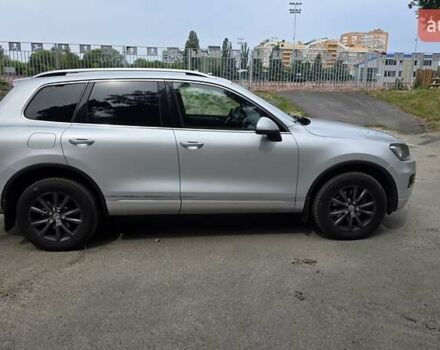 Серый Фольксваген Туарег, объемом двигателя 3 л и пробегом 275 тыс. км за 20500 $, фото 2 на Automoto.ua