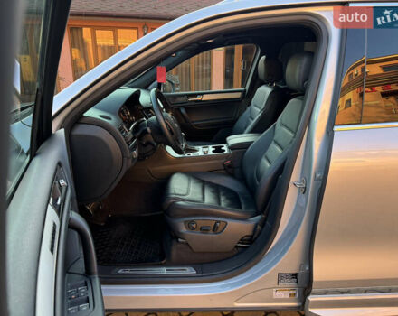 Серый Фольксваген Туарег, объемом двигателя 3 л и пробегом 250 тыс. км за 20500 $, фото 36 на Automoto.ua